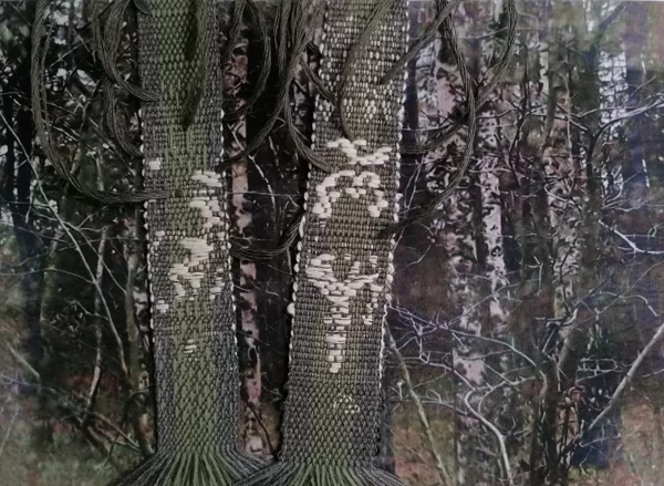 BĒRZI KRĒSLĀ. 30 X 42CM. Sublimācija, austas jostas. 2020